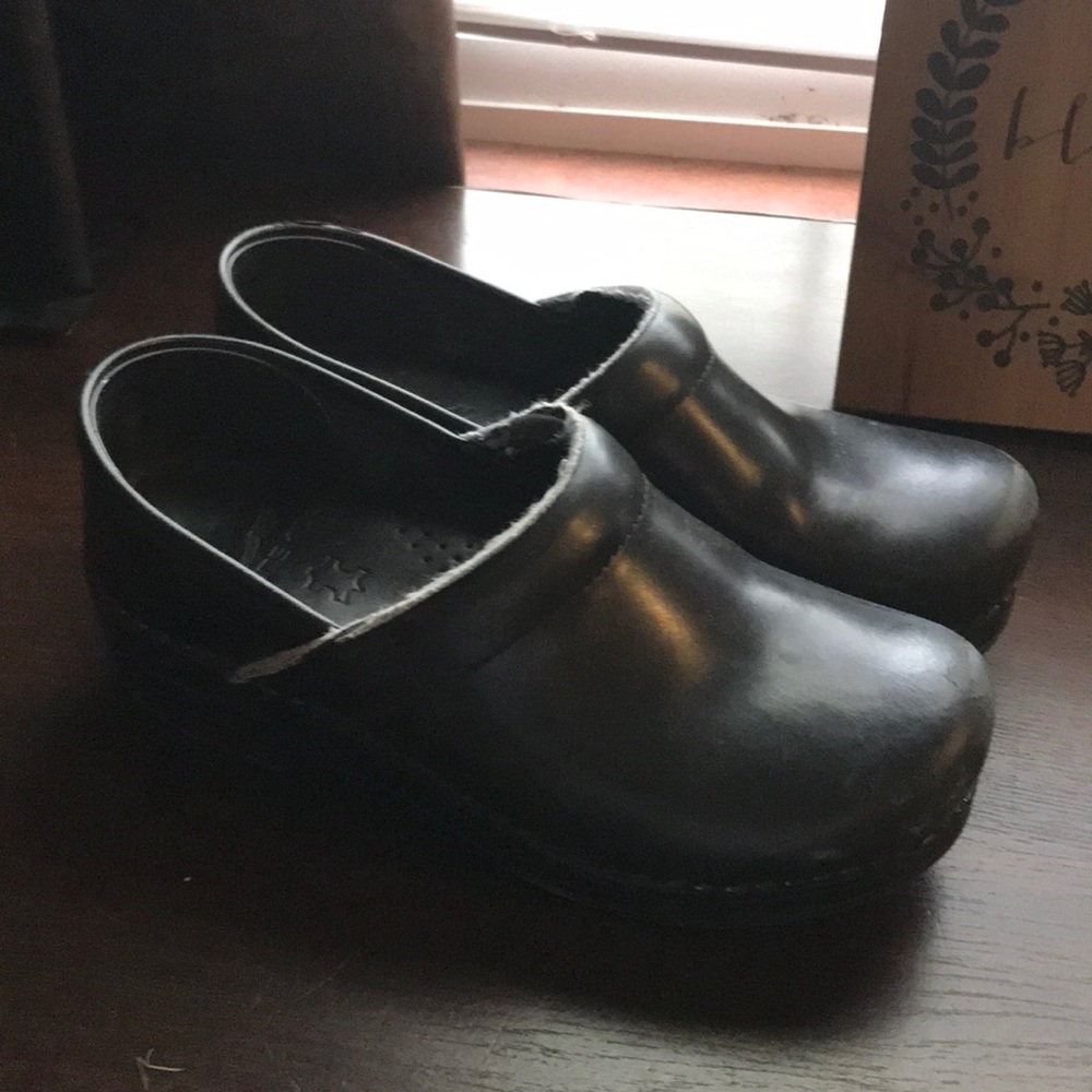 Black danskos
